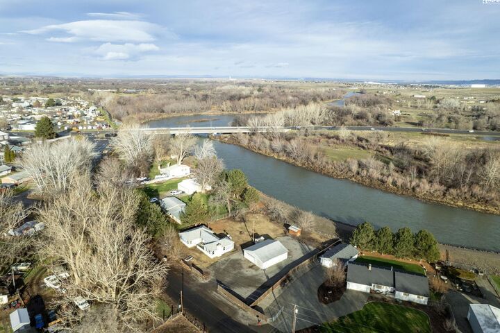 Property Photo: 524 N Riverside Dr. AK 99535