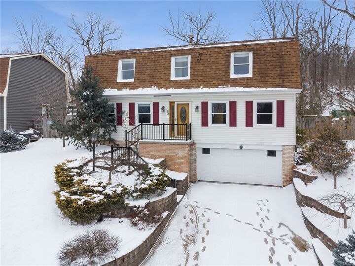 Property Photo:  564 Shumaker Dr  PA 15146 