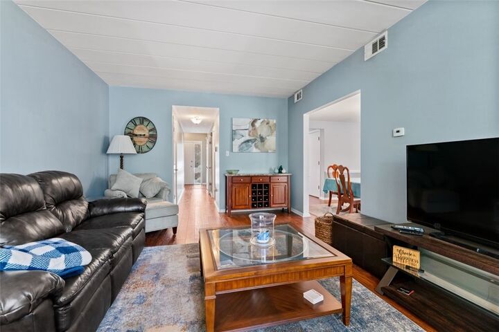 Property Photo:  1557 Pinehurst  PA 15241 