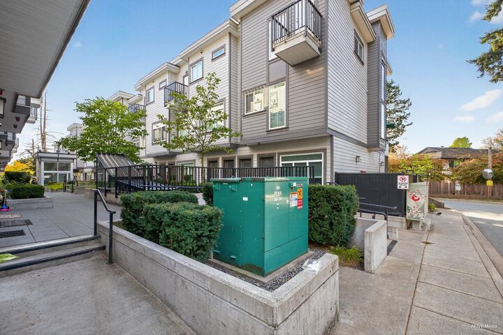 Photo de la propriété:  7247 140 Street 17  BC V3W 1K8 