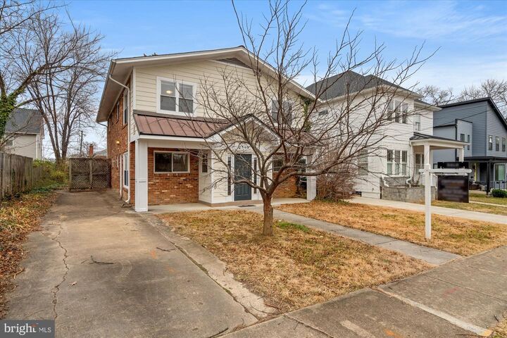 Property Photo:  2709 12th Street S  VA 22204 