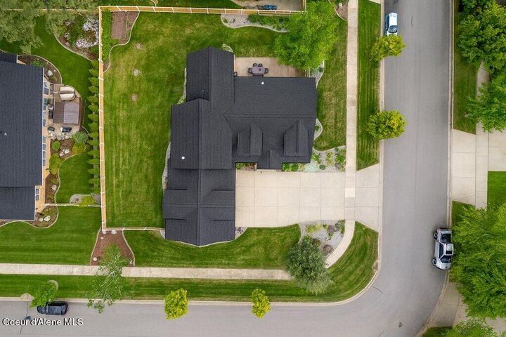 Property Photo:  724 E Arena Loop  ID 83835 