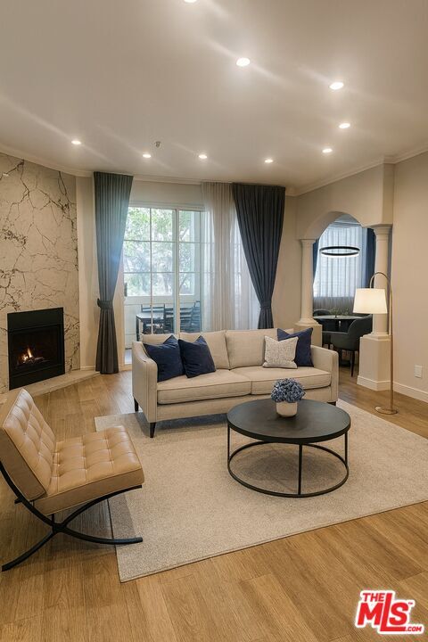 Property Photo: 7218 Hillside Ave CA 90046