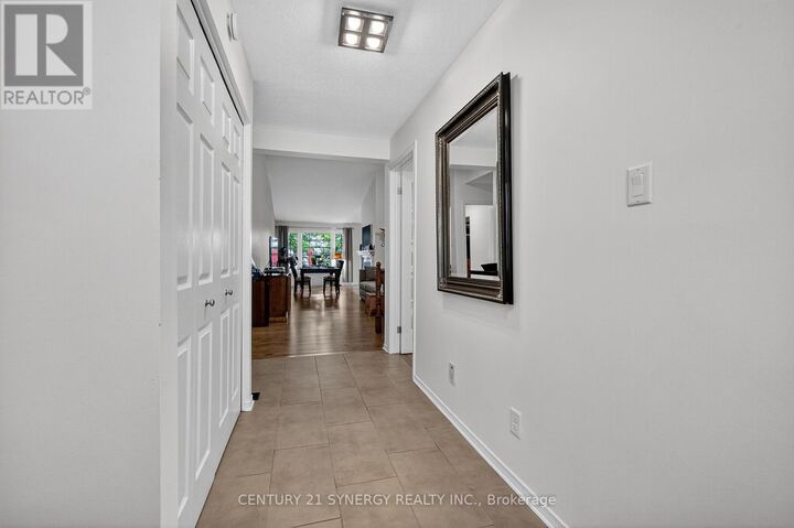 Photo de la propriété: 18 Oyster Bay Court 47 ON K2S 1H3
