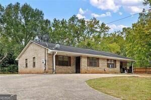 Property Photo: 1085 Eastview Road NE GA 30012
