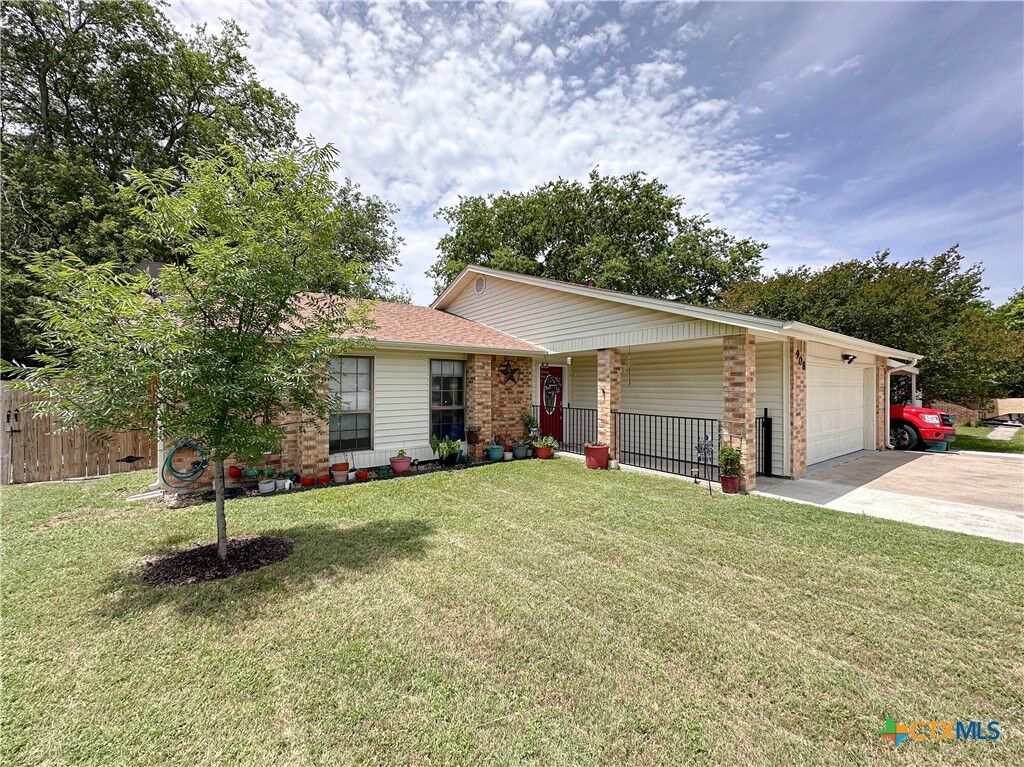 Property Photo: 908 Indian Trail TX 76548