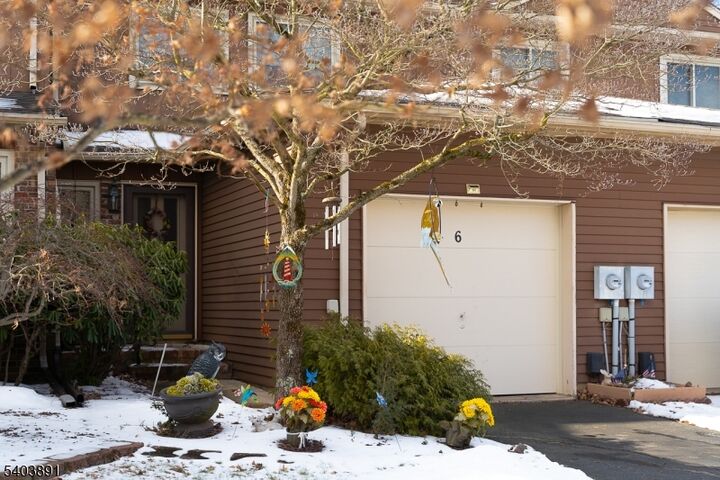 Property Photo:  6 Canterberry Cir  NJ 08822 