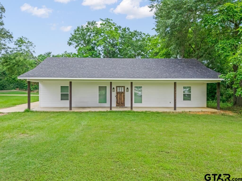 Property Photo: 119 Crawford Street TX 75644