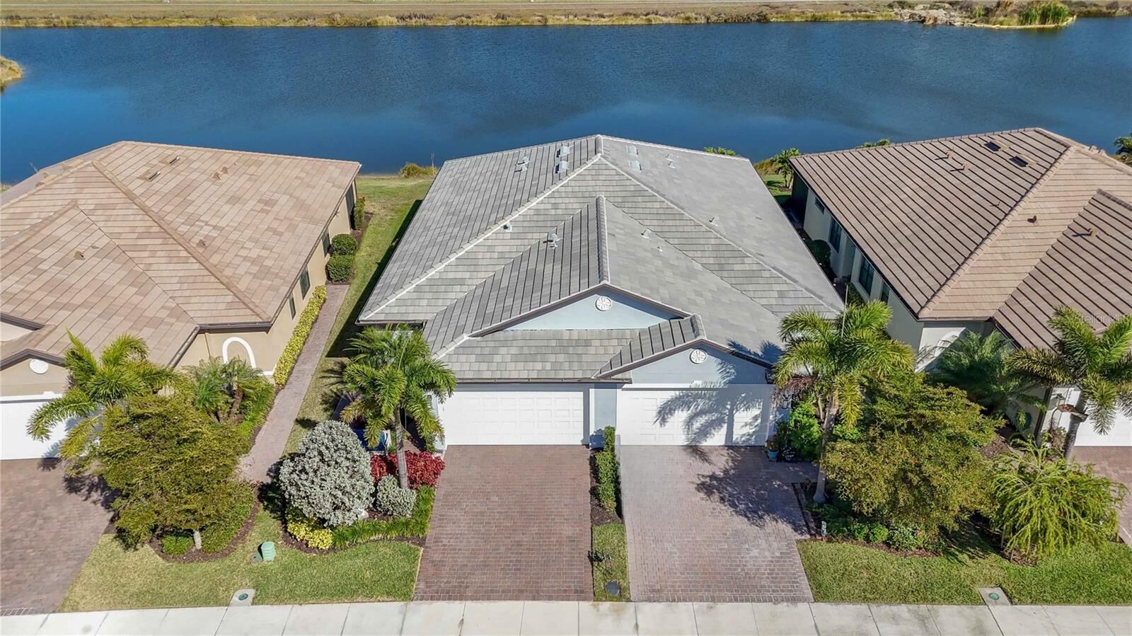 Property Photo: 20918 Fetterbush Place FL 34293