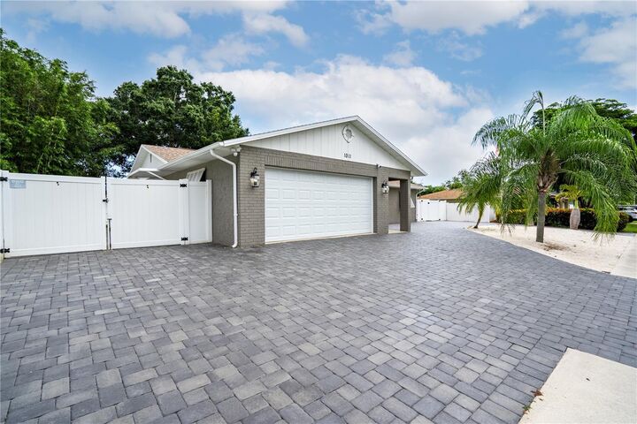 Property Photo:  1011 67th Avenue Drive W  FL 34207 