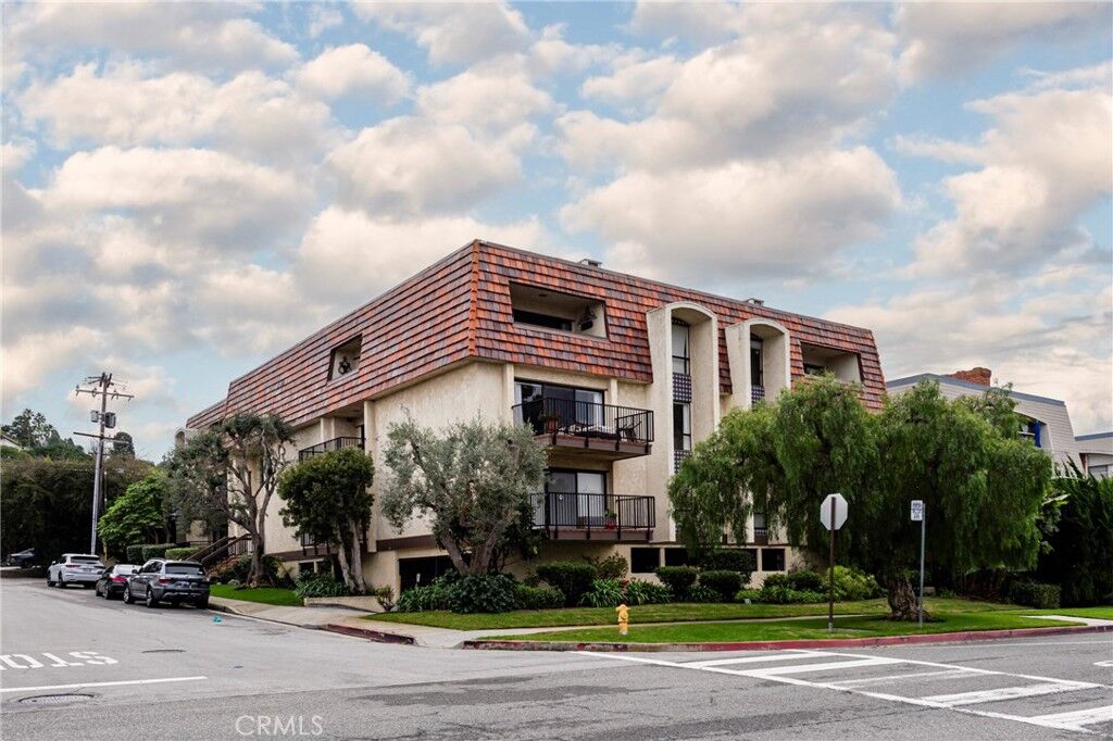 Property Photo:  2201 Via Carrillo 1A  CA 90274 