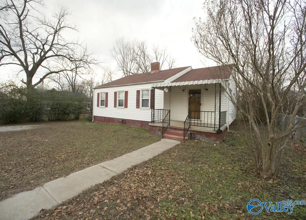 Property Photo: 3926 Hawthorne Avenue AL 35805