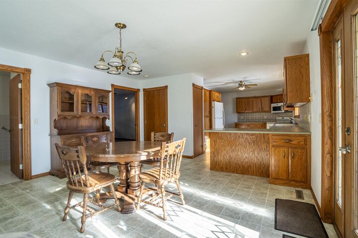 Property Photo:  55 17th St SE  IA 51031 