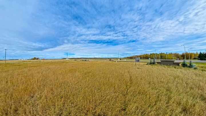 Property Photo: 125005 Township Road 594D AB T7S 1N9