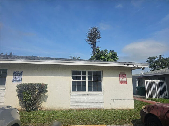 Property Photo:  5223 NW 18th Court  FL 33313 