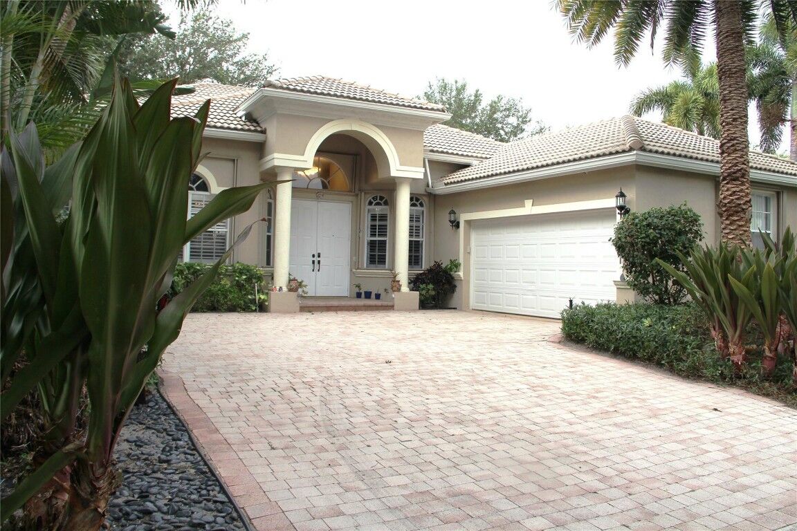 Property Photo: 7300 Viale Michelangelo FL 33446