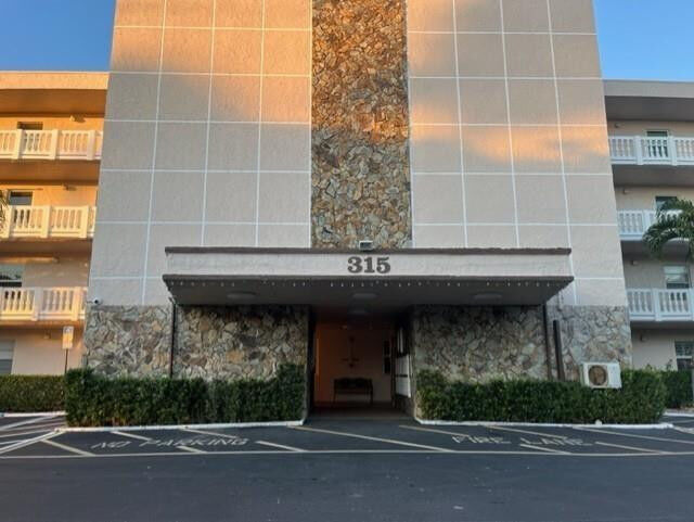 Property Photo:  315 SE 11th Terrace 203  FL 33004 