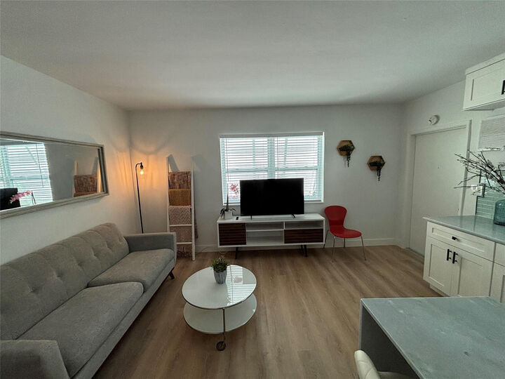 Property Photo: 1315 SE 2nd Street Rear West FL 33301