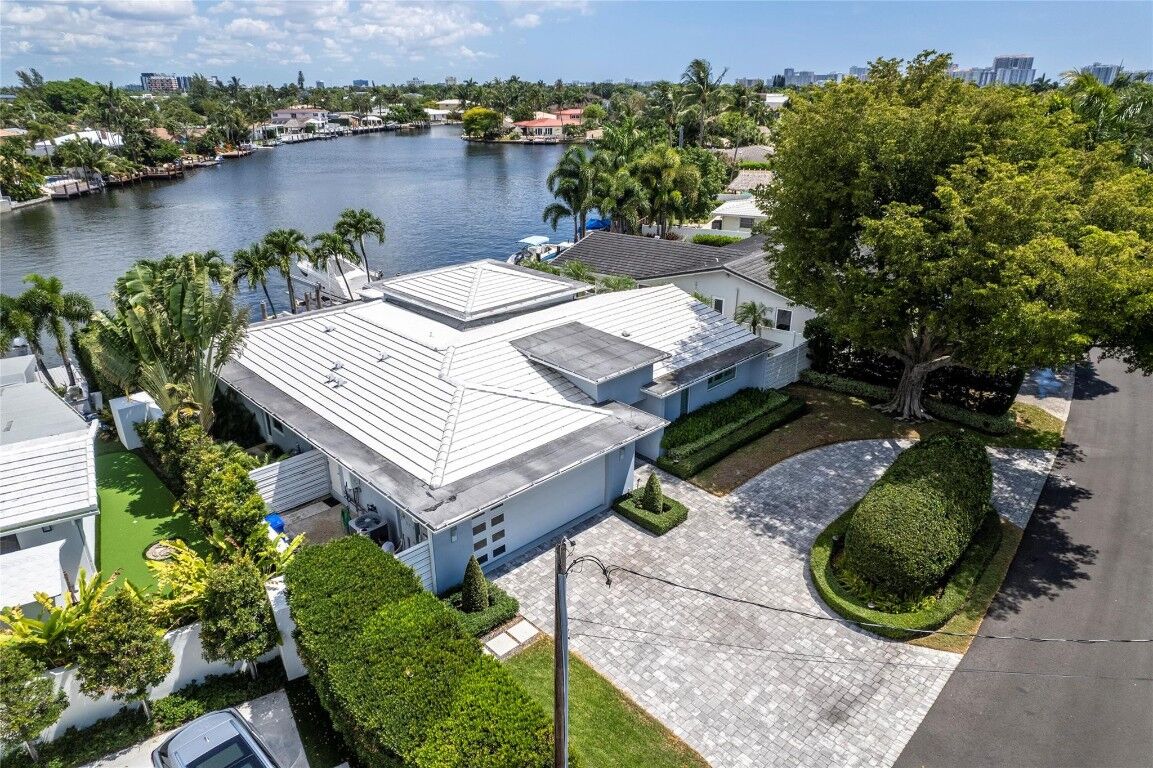 Property Photo:  2259 NE 20th Street  FL 33305 