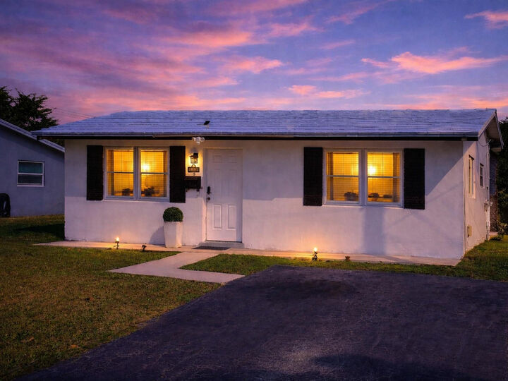 Property Photo:  4804 NW 27th Terrace  FL 33309 