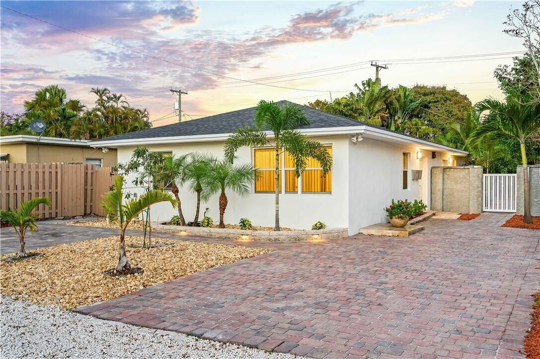 Property Photo:  1306 NE 14th Avenue 1  FL 33304 