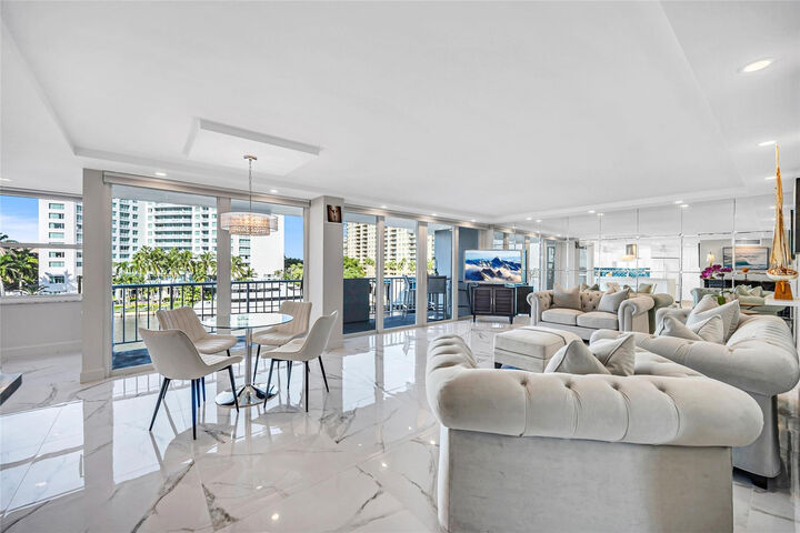 Property Photo: 2800 E Sunrise Boulevard 5B FL 33304