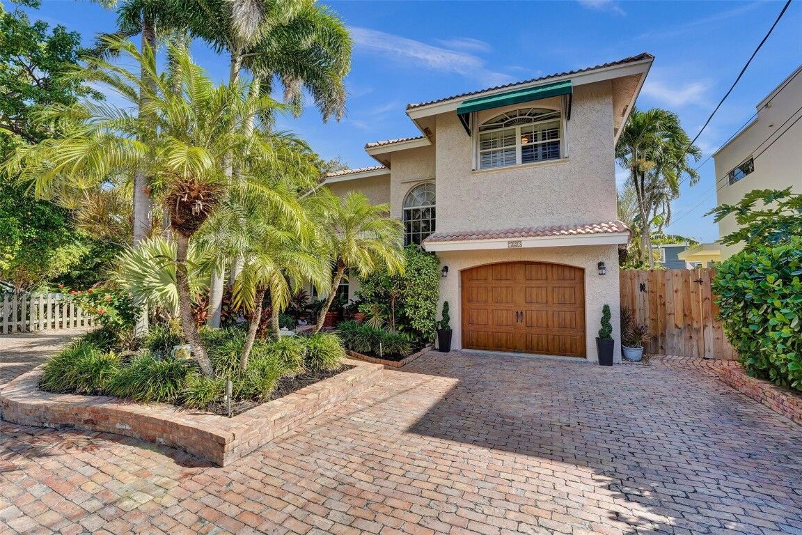 Property Photo:  723 NE 17th Avenue  FL 33304 