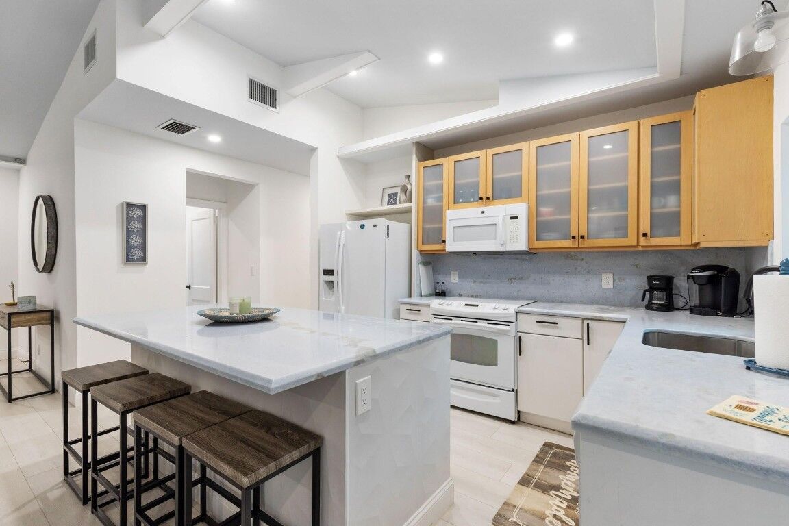 Property Photo:  334 SW 1st Avenue  FL 33444 