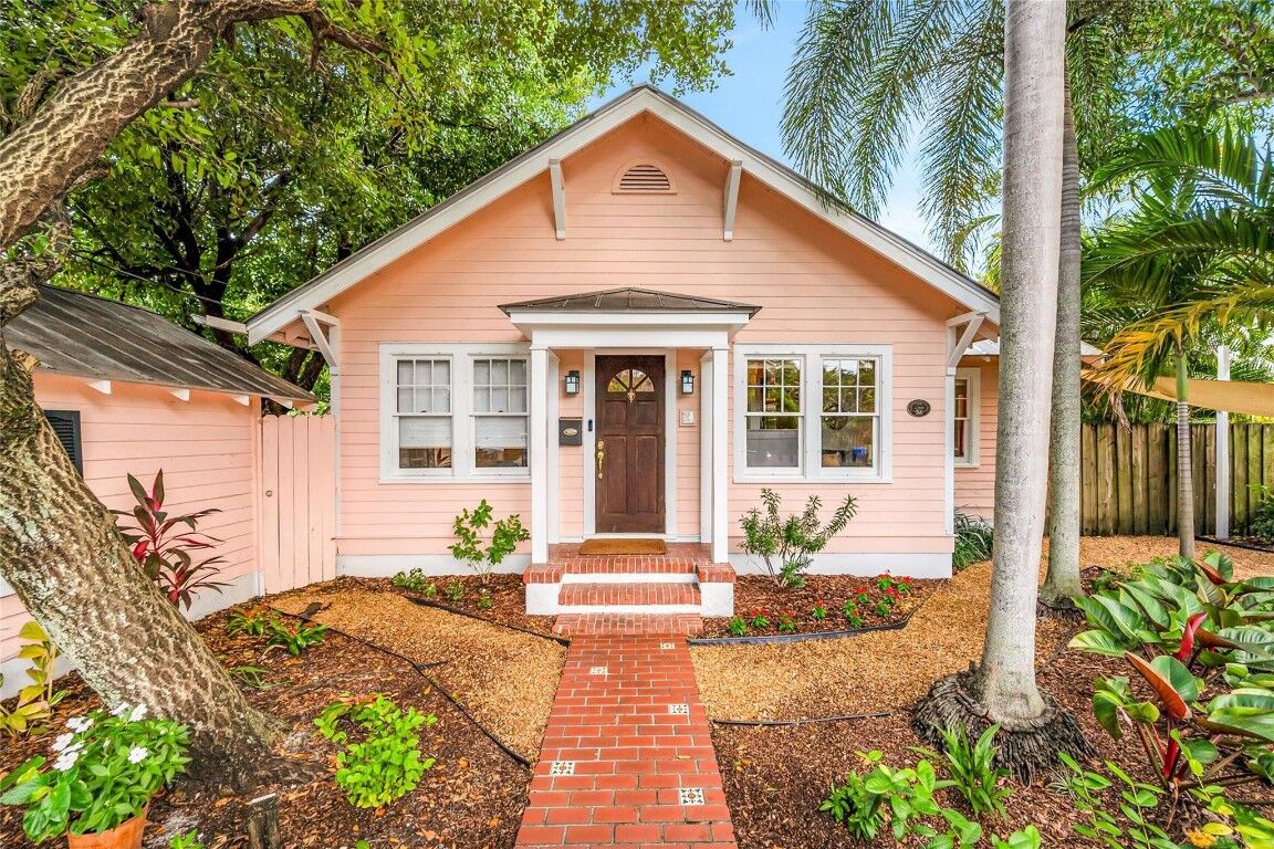 Property Photo:  711 NE 17th Avenue  FL 33304 