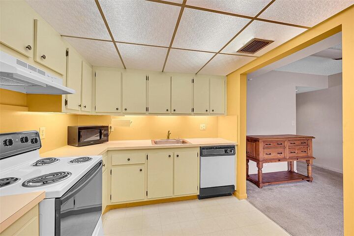 Property Photo:  1901 Bermuda Circle F2  FL 33066 