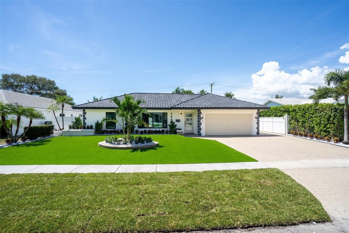Property Photo: 984 SW 7th Street FL 33486