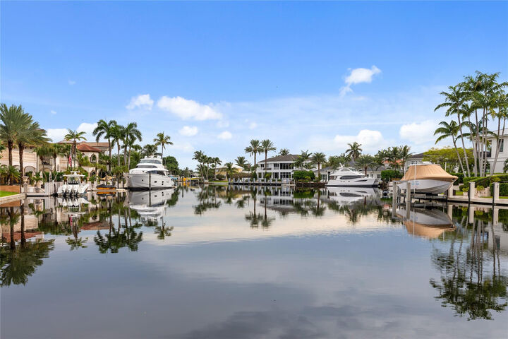 Property Photo:  3211 NE 27th Avenue  FL 33064 