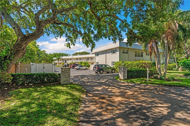 Property Photo:  900 Jasmine Lane 203  FL 32963 