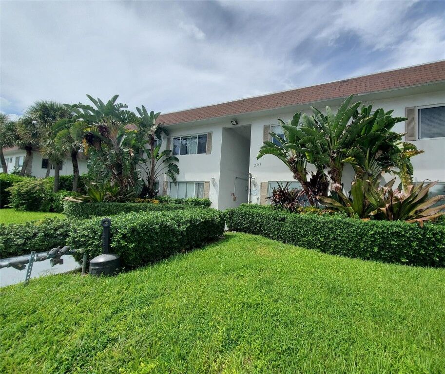 Property Photo:  201 SE 6th Avenue 3  FL 33060 