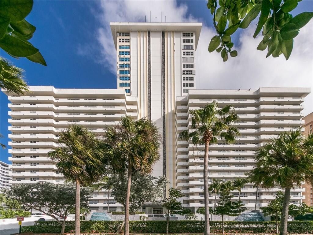 Property Photo:  3900 Galt Ocean Drive 2014  FL 33308 