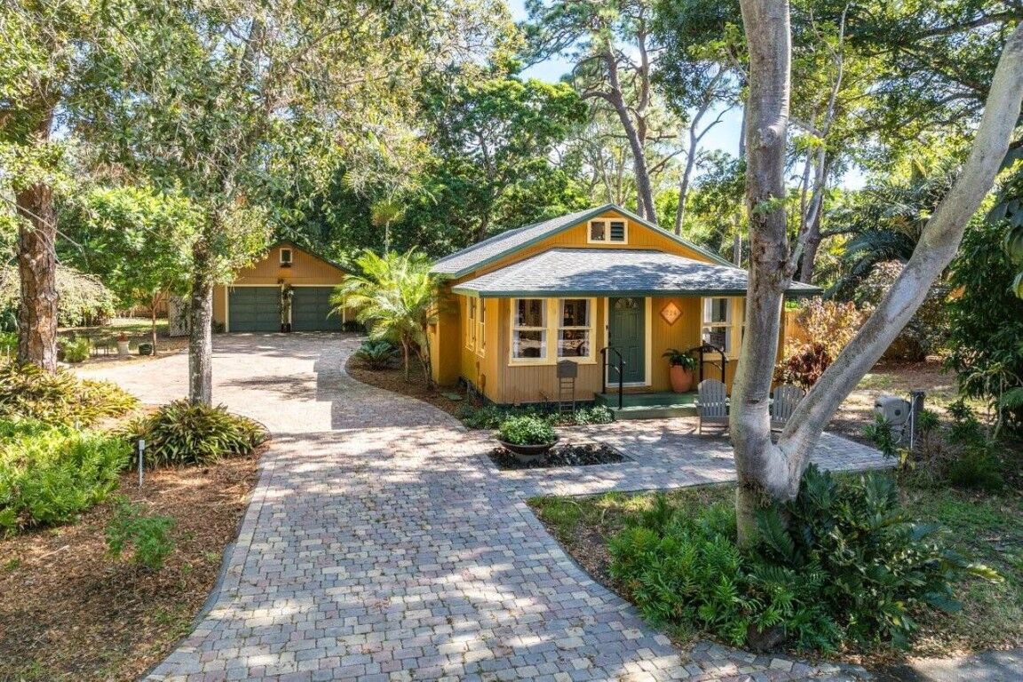 Property Photo:  724 SW 14th Avenue  FL 33312 