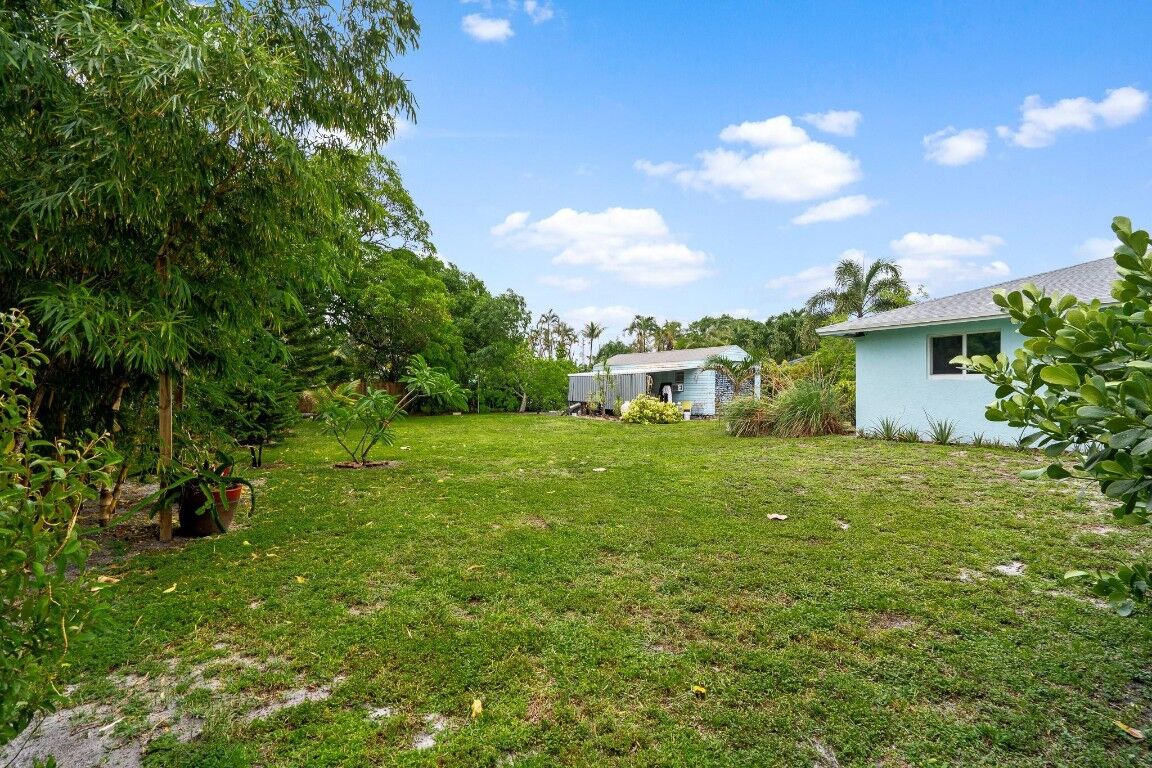 Property Photo:  Vacant Lot Bet. 719-769 Vacant 719-769 36th Street  FL 33334 