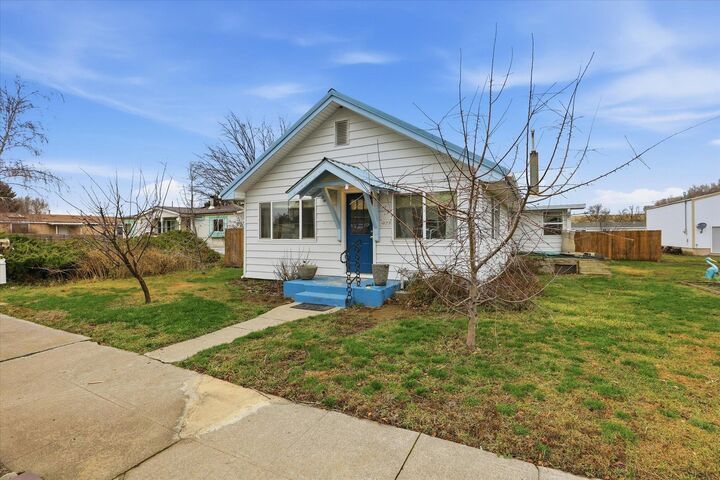 Property Photo:  409 E Alder St  WA 99169 