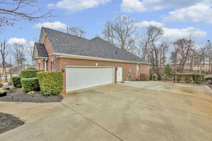 Property Photo:  123 N Woodfin Ridge Drive  SC 29349 