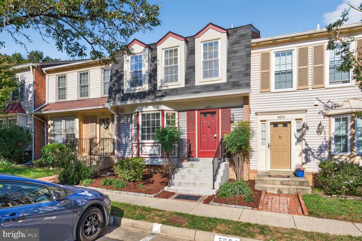 Property Photo:  5654 Ridge View Drive  VA 22310 