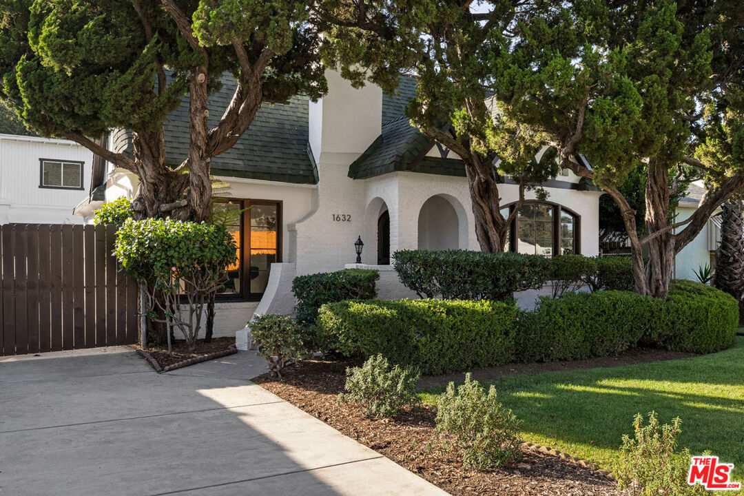 Property Photo:  1632 Oak Grove Dr  CA 90041 