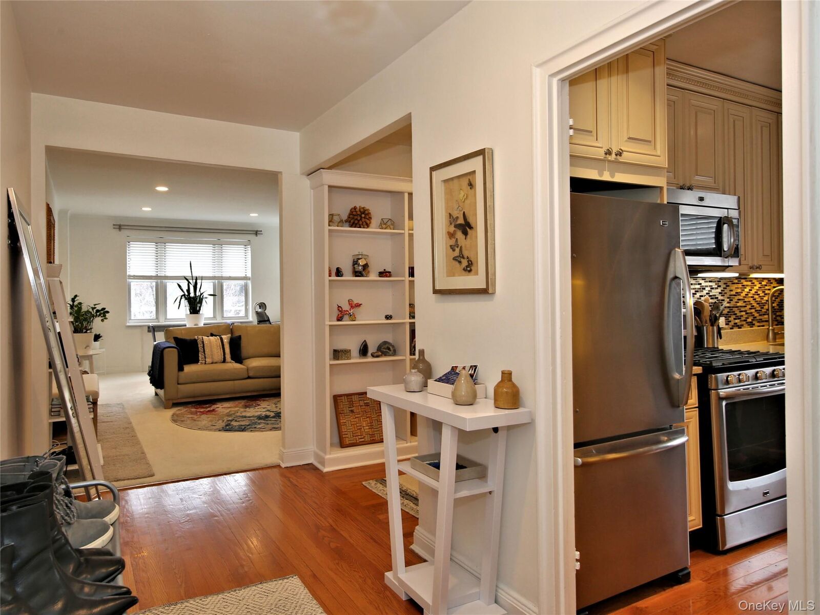 Property Photo: 50 N Broadway 6L NY 10603