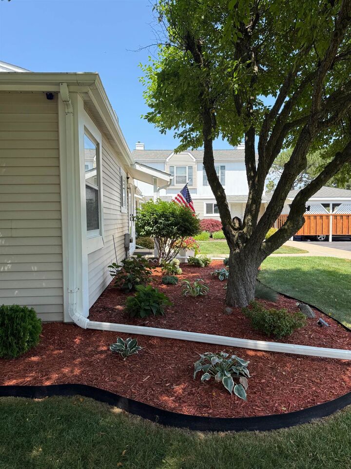 Property Photo:  901 E Harbor View Road  MI 48706 