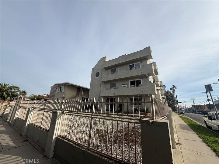 Property Photo: 400 N Hobart Boulevard 301 CA 90004