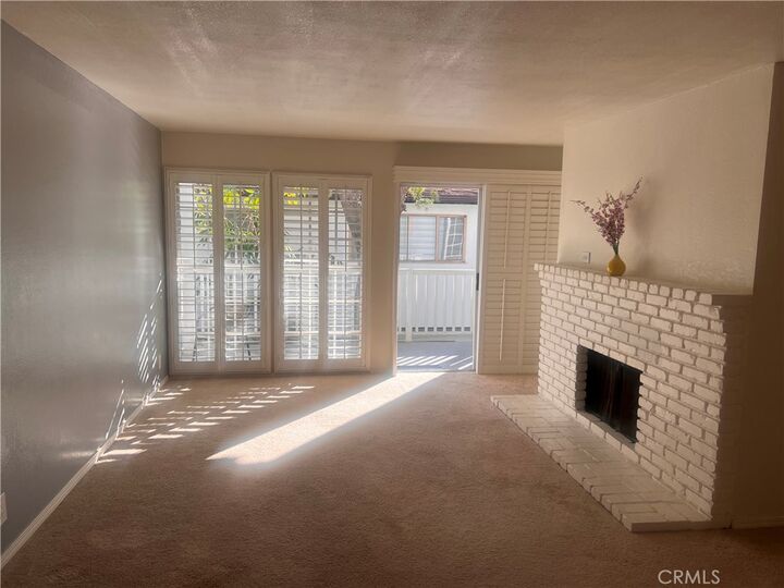 Property Photo: 230 S Madison 207 CA 91101
