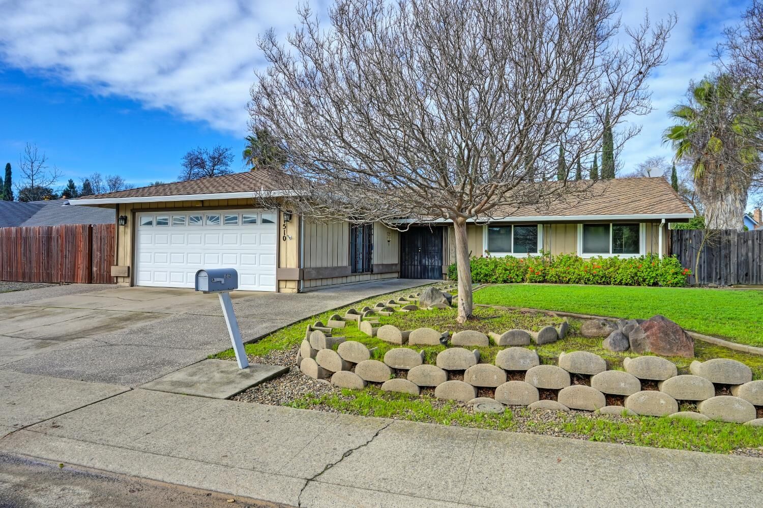 Property Photo:  1510 Crestmont Avenue  CA 95661 