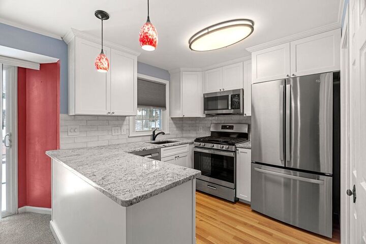 Property Photo:  33 Cannongate Road  NH 03063 