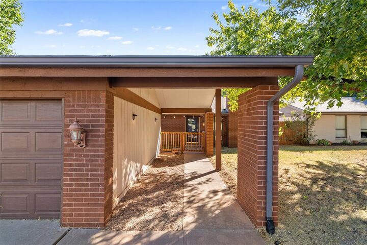 Property Photo:  12424 Fox Run Drive  OK 73142 