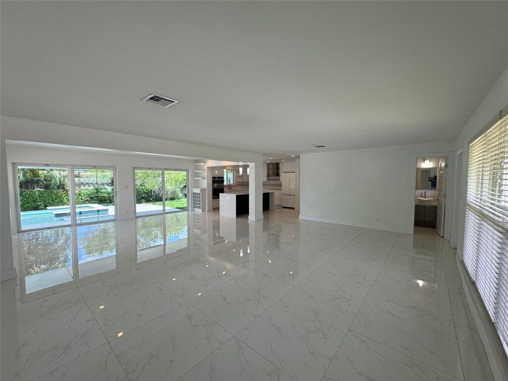 Property Photo: 3625 NE 25th Avenue FL 33308