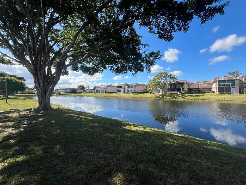 Property Photo:  206 Valencia I  FL 33446 